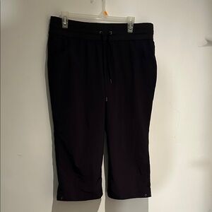 Black Cropped/Capri Active Pants